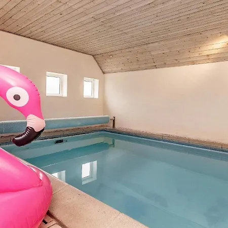 8 Person In Bl Vand * Blåvand