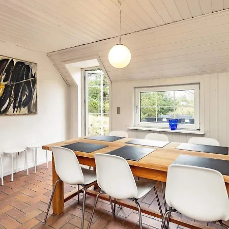 8 Person In Bl Vand Blåvand